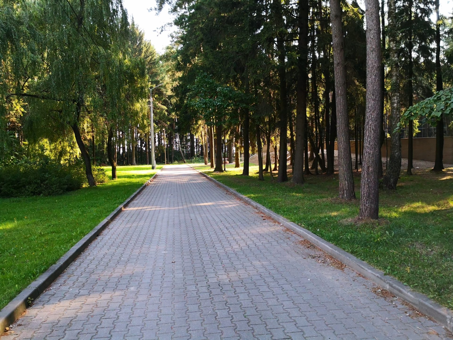 Amfiteatr w Mońkach - widoczny remont - Sierpień 2019