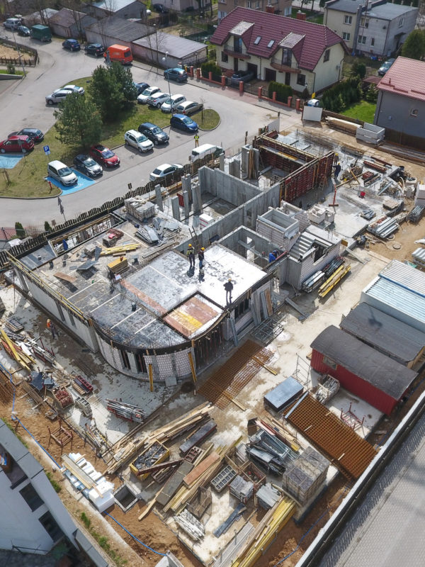 Zaokrąglony kształt budynku w Ełku